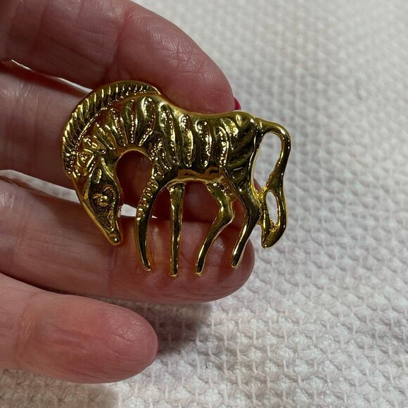 Vintage gold tone zebra brooch - Picture 3 of 6